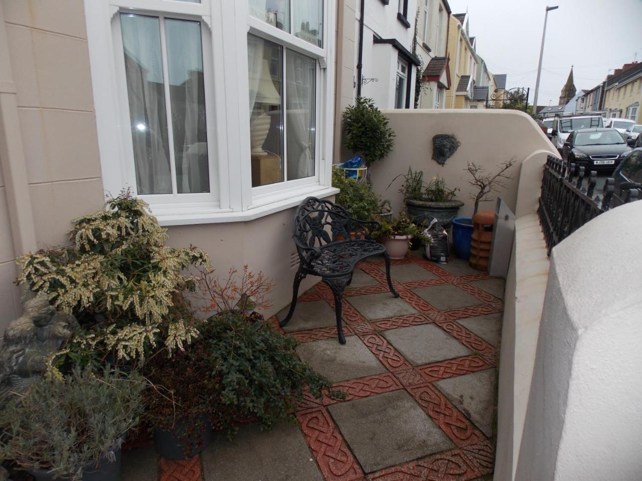 Ivy Bank Guest House Tenby Eksteriør billede